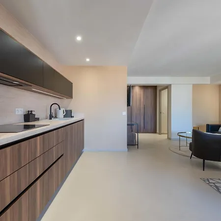 2-br Terrace Centre *