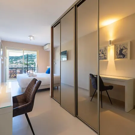 2-br Terrace Centre Cannes