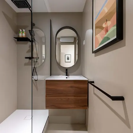 2-br Terrace Centre *